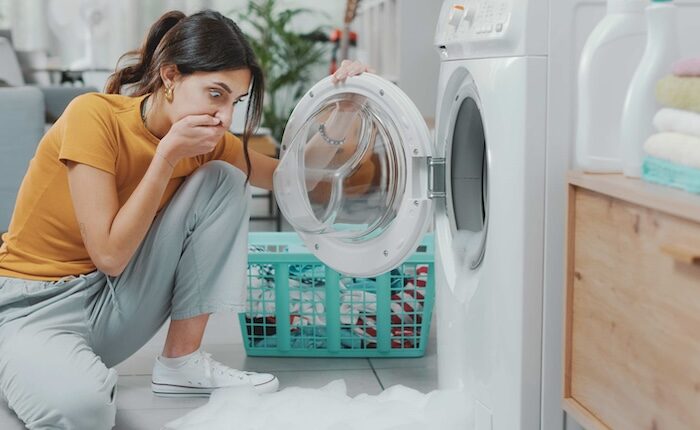 6 věcí, které pračce škodí. Jakých chyb se při praní vyvarovat?
